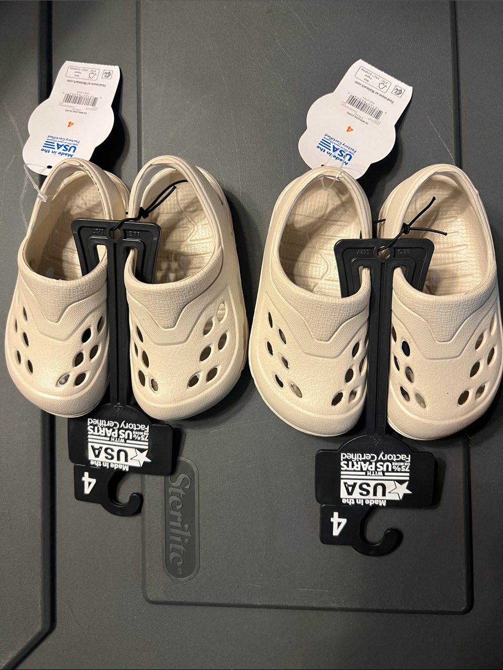 Cream shoes size 4—please READ DESCRIPTION